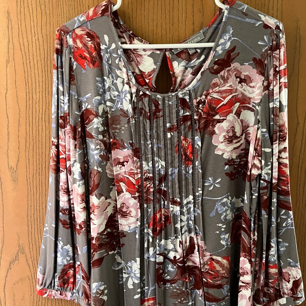 Daniel Rainn maternity top from Stitch Fix.